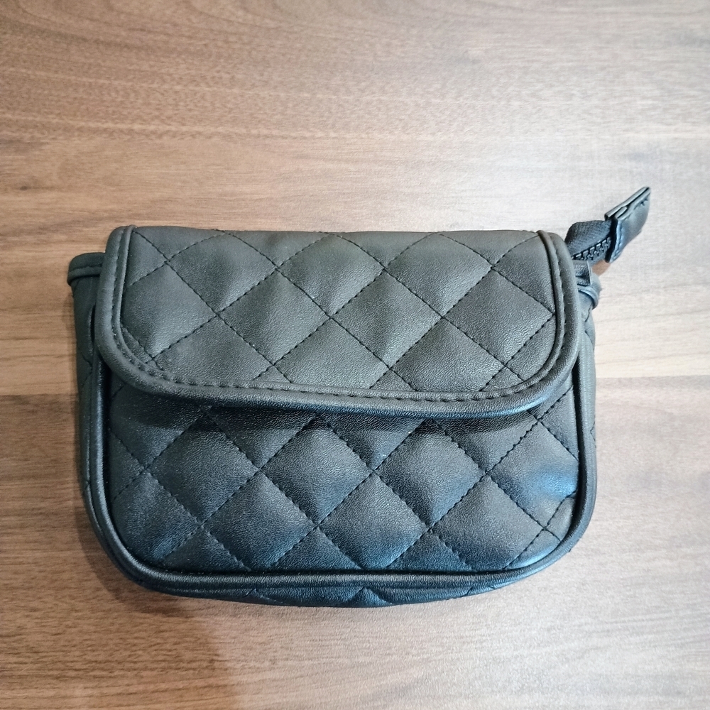Quilted Black Belt Bag - Classic Everyday Style